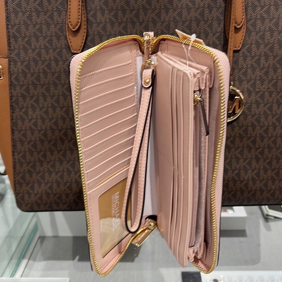 Michael Kors Jet Set Travel Large Travel CONTINENTAL wallet-wristlet-phoneholder - Picture 10 of 16